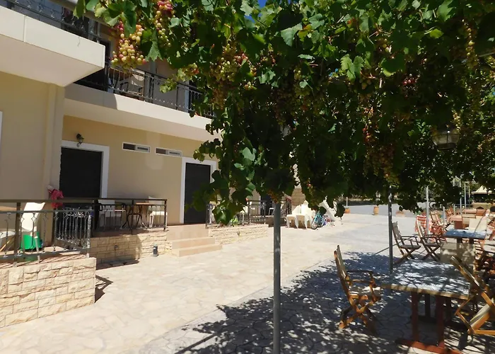 Aparthotel Bollasstudios Plitra